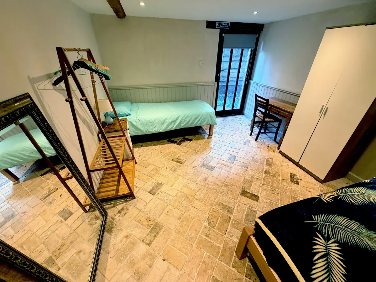 Room 8, photo 1 of 7